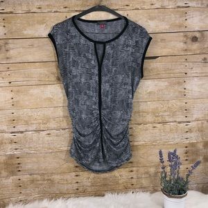 Vince camuto keyhole short sleeve ruched top